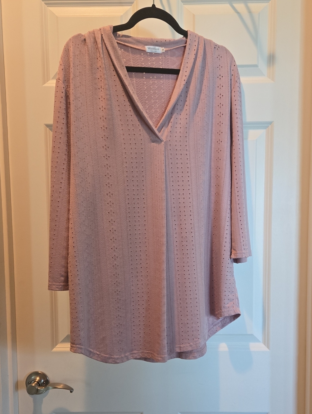 Women’s Pink/mauve eyelet V-Neck tunic